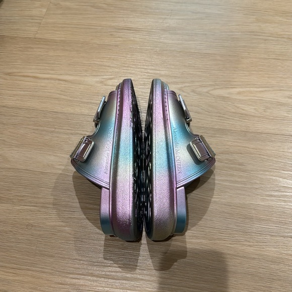 Alexander McQueen iridescent oversized hybrid sandals - Picture 9 of 13